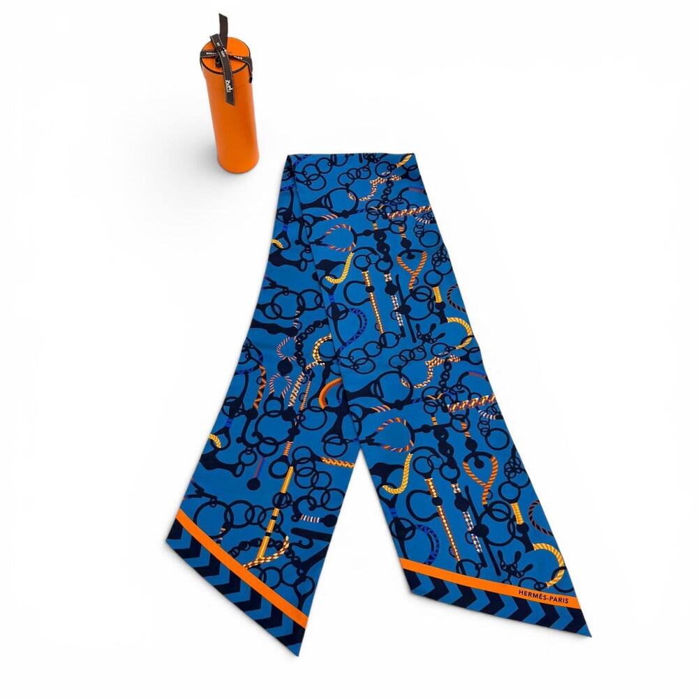 HERMES Blue Silk Scarf - Picture 2 of 8